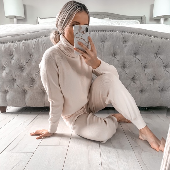 Two Piece Knitted Turtleneck Tracksuit Loungewear - Picture 2 of 16